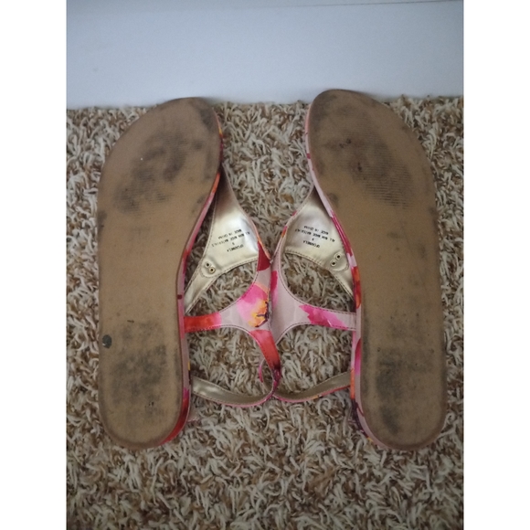 Guess Factory Carmela Floral T-Strap Sandals - Picture 3 of 3